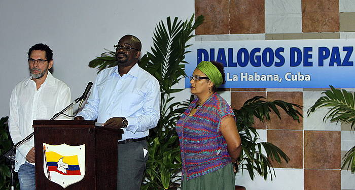 Pablo Atrato gerrillaria, FARCen izenean adierazpena irakurtzen. ALEJANDRO ERNESTO / EFE