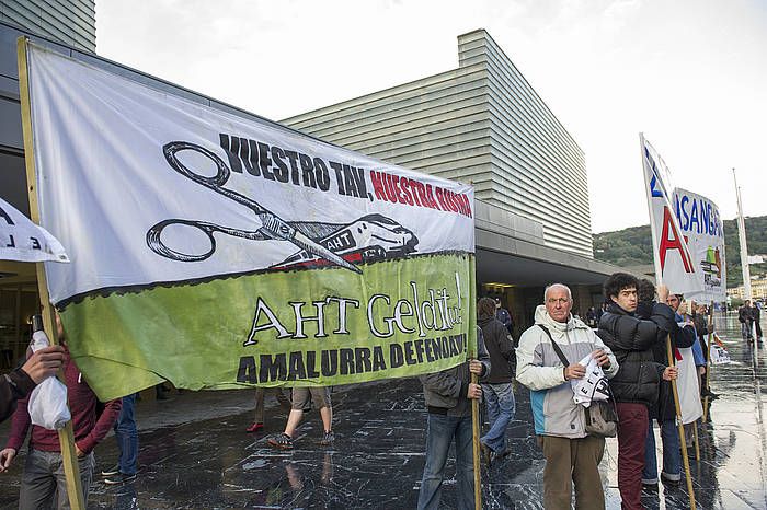 AHT Gelditu Elkarlanak deitutako protesta. JON URBE, ARP