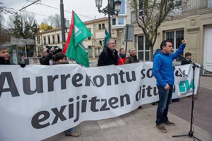 Ekitaldia eta manifestazioa egin ditu ELAk, Jaurlaritzaren aurrekontuak salatzeko. JUANAN RUIZ, ARP