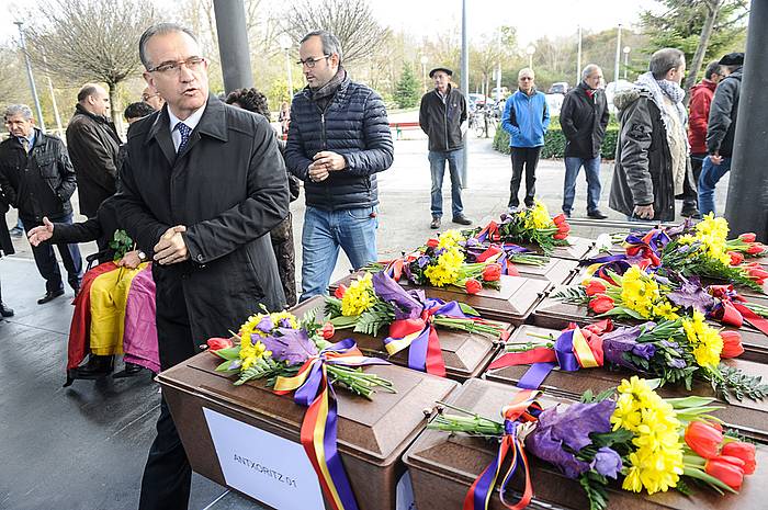 Fusilatutako hamar pertsona lurperatu dituzte Iruñeko hilerrian. JAGOBA MANTEROLA, ARP