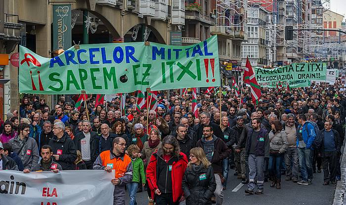 Sindikatuek deitutako manifestazioa gaur Gasteizen. ARGAZKI PRESS