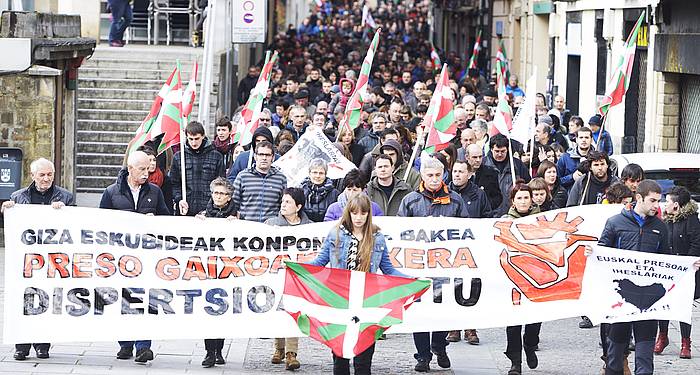 Ehunka lagun bildu dira Arrasaten. ARGAZKI PRESS