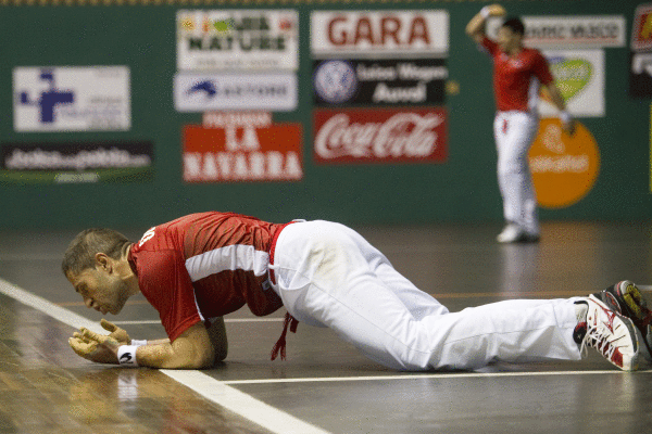 Aimar Olaizola, lurrean maldizioka. J. C. R./ARP