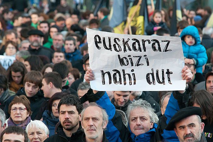 Euskaraz bizi nahi dutela aldarrikatu zuten Iruñean, 'Gure Lingua Navarrorum, Euskaraz Bizi Nahi dugu' lelopeko manifestazioan, iaz. OIARTSO LOS ARCOS, ARGAZKI PRESS