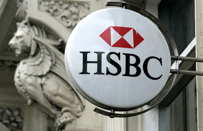 HSBC bankuko ikurra, finantza erakundeko bulego batean (Birmingham, Erresuma Batua). ANITA MARIC / EFE