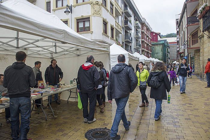 Literaturiaren iazko ekitaldiko azoka. ANDONI CANELLADA / ARGAZKI PRESS