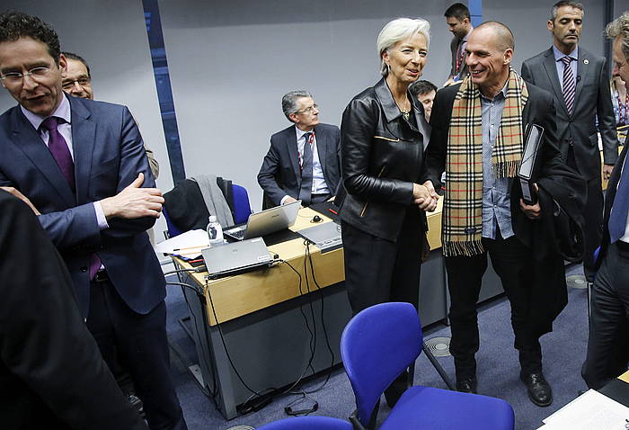 Jean Dijsselbloem Eurotaldeko preidentea ezkerrean, eta Christine Lagarde NDFko presidentea eta Gianis Varufakis Greziako Finantza ministroa eskuman. OLIVIER HOSLET, EFE