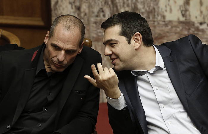 Greziako Finantza ministro Yanis Varufakis eta Alexis Tsipras lehen ministroa, atzo, Atenasen. YANNIS KOLESIDIS / EFE