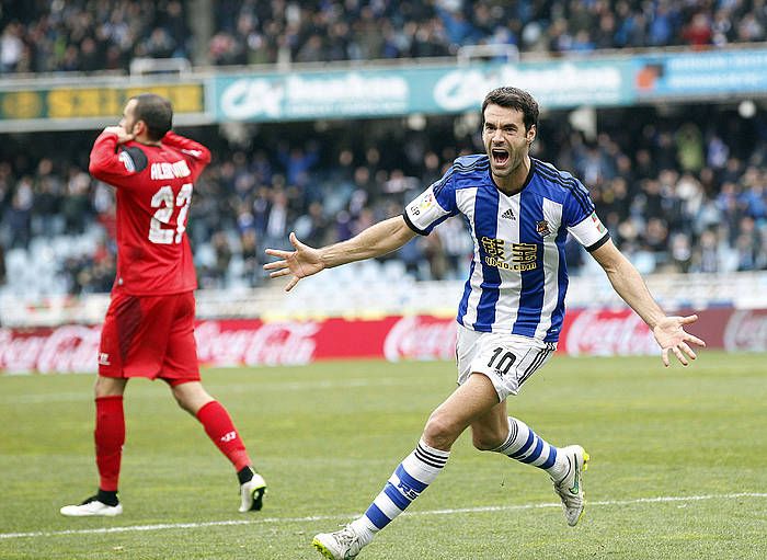 Xabi Prieto, laugarren gola ospatzen. JAVIER ETXEZARRETA / EFE