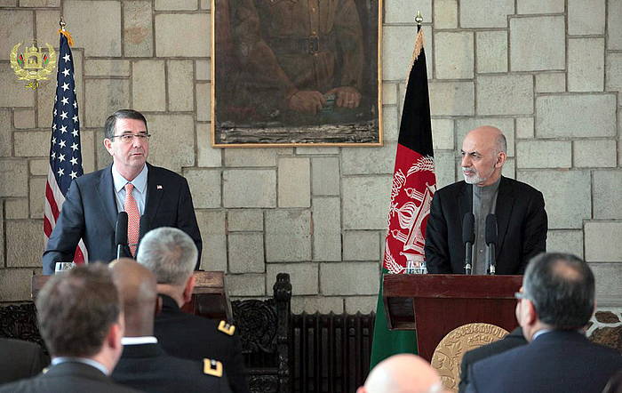 AEBetako Defentsa idazkari Ashton Carter eta Afganistango presidente Ashraf Ghani, joan den alrunbatean, Kabulen. EFE