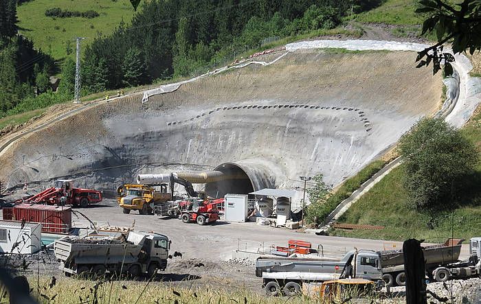 AHT Abiadura Handiko Trenaren tunelaren sarrera Zumarraga-Antzuola zatian. GOTZON ARANBURU / ARGAZKI PRESS