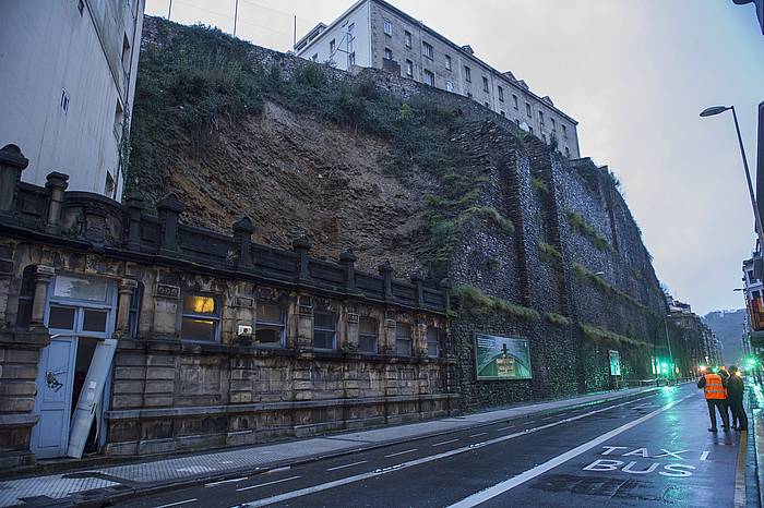 Lurjauzia izan da Donostiako Easo kalean ere. ARGAZKI PRESS