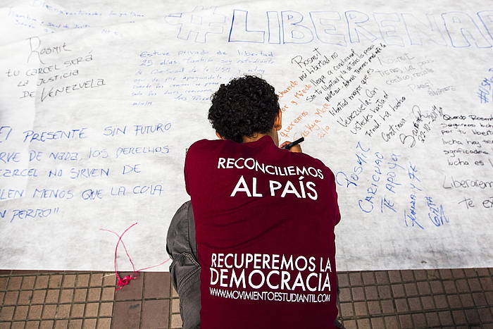 Venezuelako ikasleen protestetako bat. SANTI DONAIRE, EFE