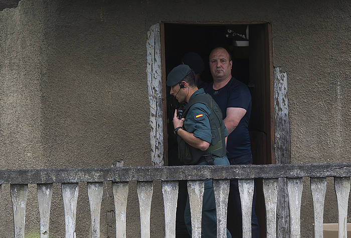 Tomas Madina, atxilotu hartu zutenean. LUIS JAUREGIALTZO, ARGAZKI PRESS