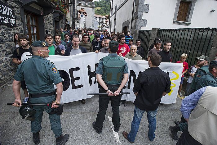 Guardia Zibilaren aurkako protesta Leitzan, 2013an. IñIGO URIZ / ARGAZKI PRESS