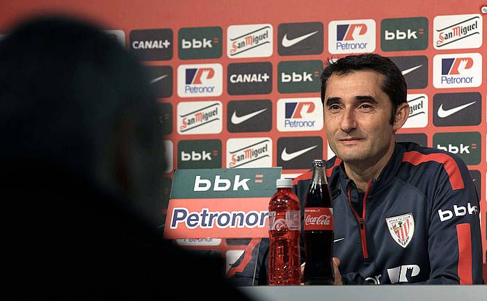 Ernesto Valverde, Espanyolen aurkako partidaren atarian. LUIS TEJIDO / EFE