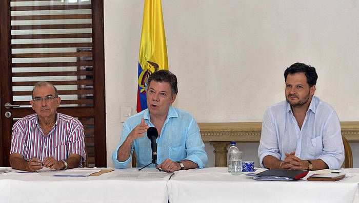 Juan Manuel Santos Kolonbiako presidentea, Habanako negoziatzaileekin, urte hasieran. JUAN PABLO BELLO, EFE