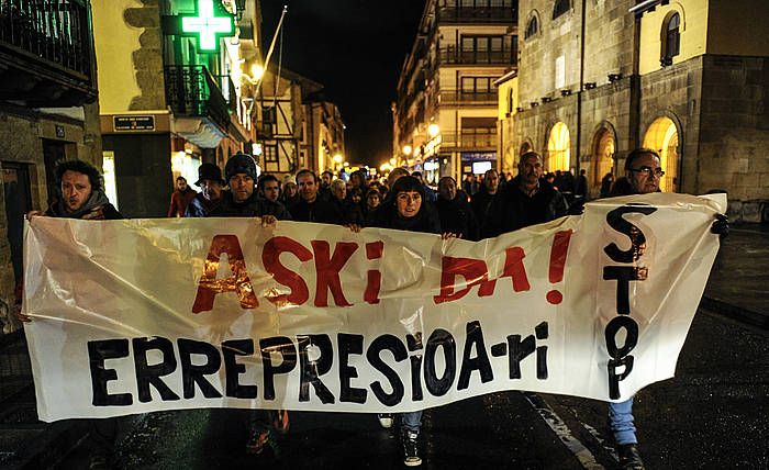 Santi Arrospide atxilotu zutela salatzeko protesta, Lasarte-Orian (Gipuzkoa). JAGOBA MANTEROLA, ARGAZKI PRESS