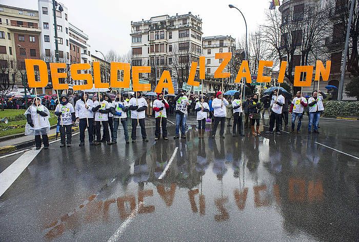 Burlatako Faureciaren plantako langileen protestetako bat. VILLAR LOPEZ, EFE