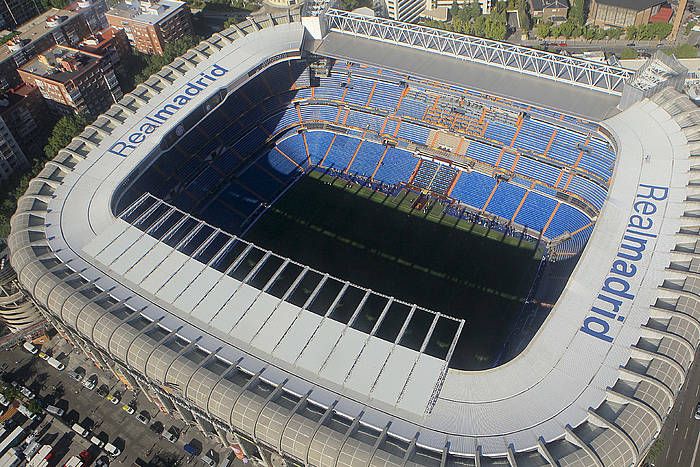 Santiago Bernabeu futbol zelaia, goitik ikusita. ZIPI, EFE