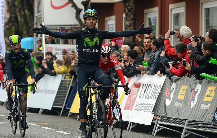 Alejandro Valverdek Oloten ere irabazi zuen etapa Voltan, eta bigarren  garaipena erdietsi du Vallsen. TONI ALBIR / EFE