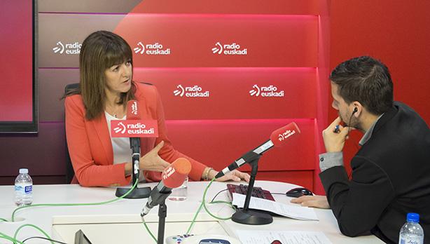 Idoia Mendia, Radio Euskadiko estudioan. @SOCIALISTAVASCO