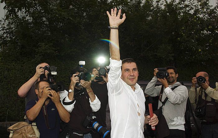 Arnaldo Otegi, 2008ko abuztuan Martuteneko kartzelatik irten zenean. JON URBE, ARGAZKI PRESS