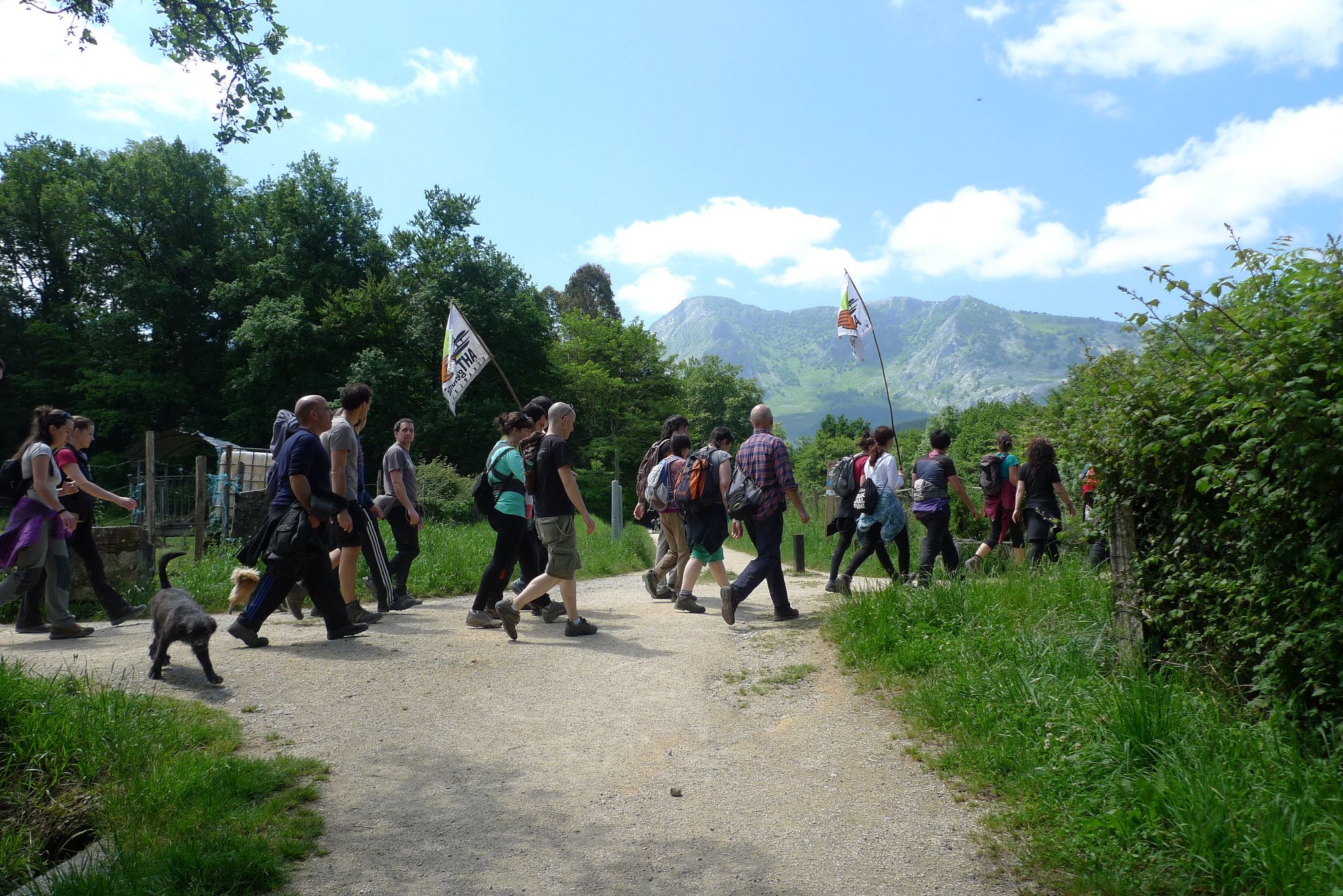 AHTaren lanen nondik norakoak bertatik bertara ezagutu dituzte parte-hartzaileek. AHT GELDITU ELKARLANA