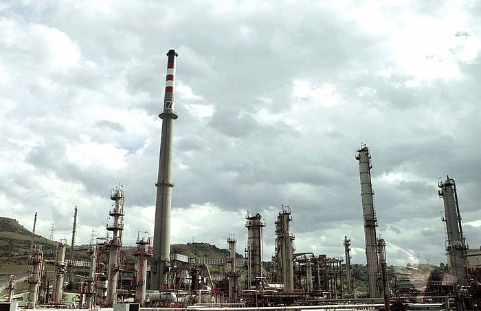 Petronorren fintze planta Muskizen. LUIS TEJIDO, EFE