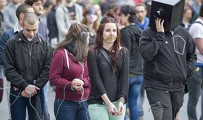 Mozal legearen kontrako manifestazioa egin zuten Bilbon apirilean, Bizkaiko gazte eragileek deituta. MARISOL RAMIREZ /ARP