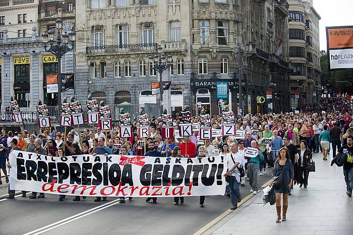 2010ean atxiloketak salatzeko eginiko manifestazioetako bat. JUANAN RUIZ / ARGAZKI PRESS