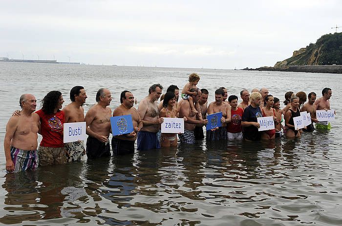 Getxoko Ereaga hondartzan 2010. urtean egin zuten ekitaldiko irudi bat. MONIKA DEL VALLE, ARGAZKI PRESS