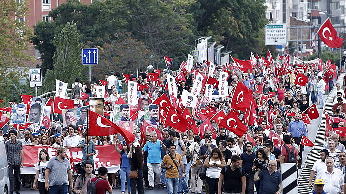 PKKren aurkako manifestazioa, Istanbulen. 16 soldadu hil ditu asteburuan gerrillak. CEM TURKEL / EFE