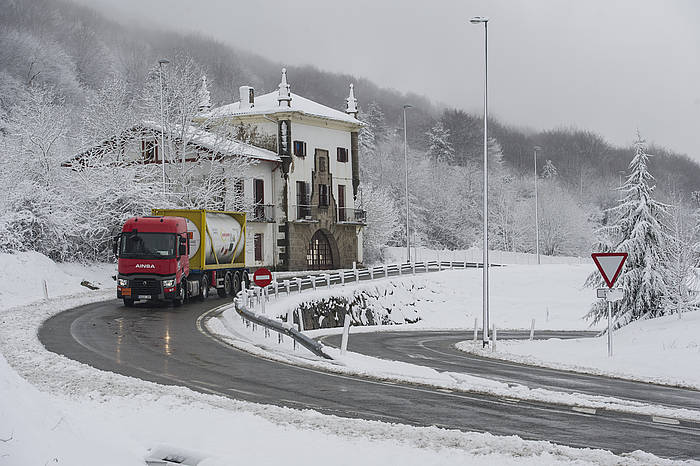 Etzegarateko gaina, elurtuta, aurtengo otsailean. JON URBE / ARGAZKI PRESS