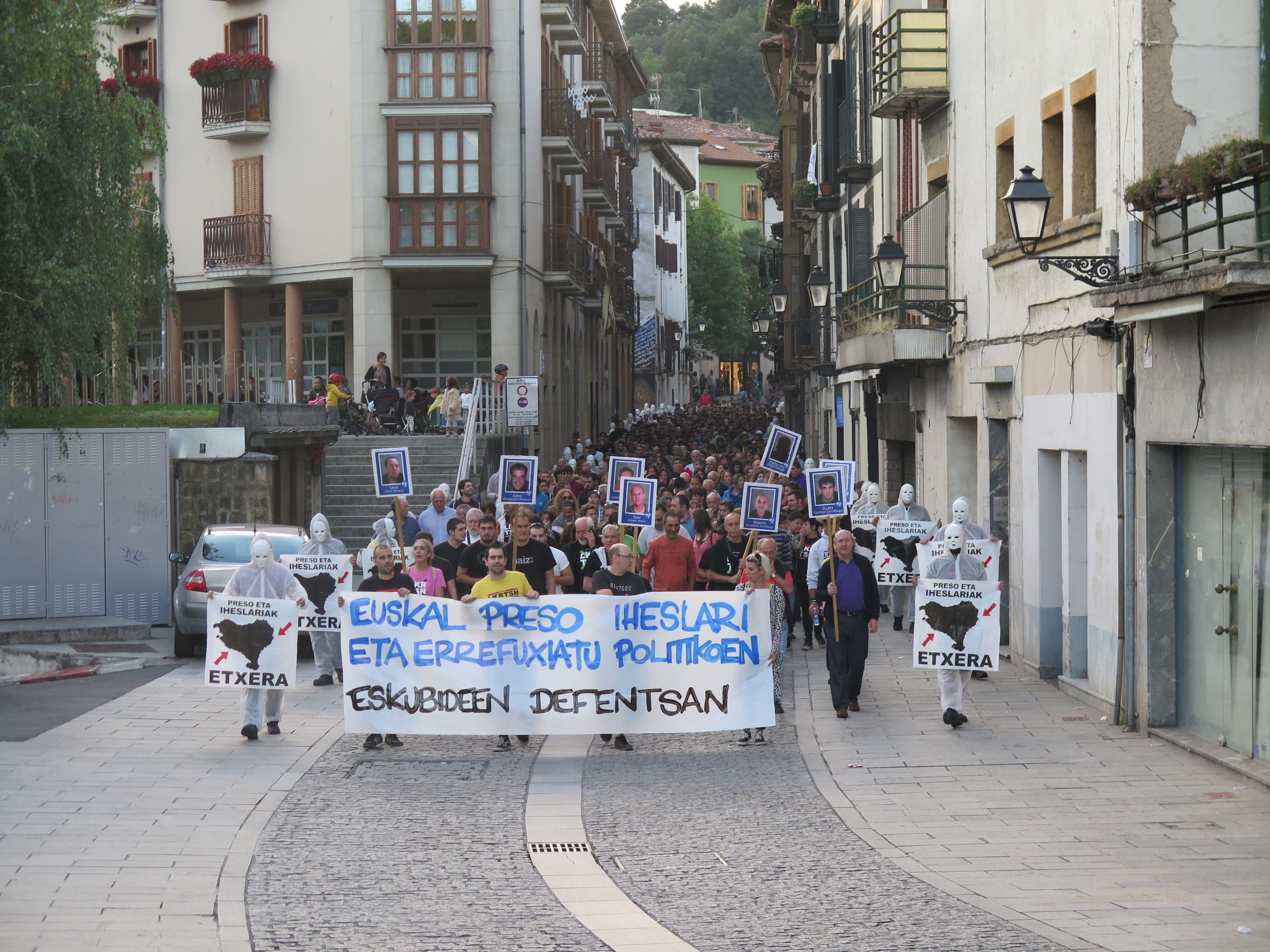 Arrasaten egindako manifestazioa. BERRIA