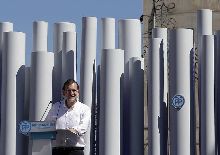 Rajoy Katalunian, kanpaina ekitaldi batean. ALBERTO ESTEVEZ, EFE