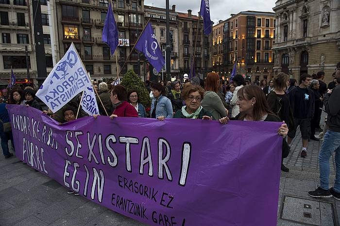 Arriaga plazan egin dute protesta Bilbon. MARISOL RAMIREZ / ARGAZKI PRESS