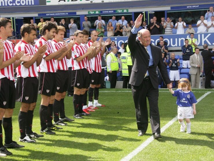 Howard Kendalli Evertonek eginiko omenaldian parte hartu zuen Athleticek. ATHLETIC CLUB