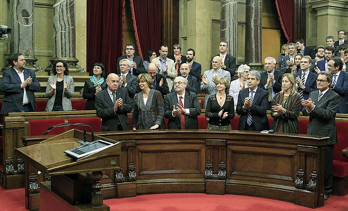 Junts pel Si-ko parlamentariak, atzo, Kataluniako Parlamentuan. ANDREU DALMAU, EFE