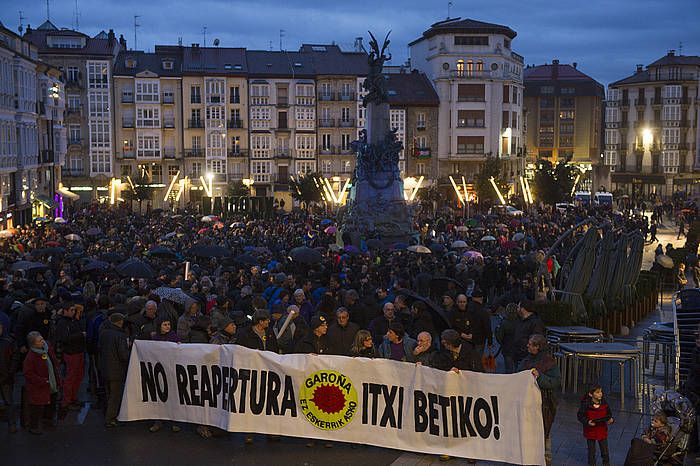 Garoña ixtearen alde otsailean Gasteizen eginiko manifestazio jendetsua. RAUL BOGAJO / ARGAZKI PRESS