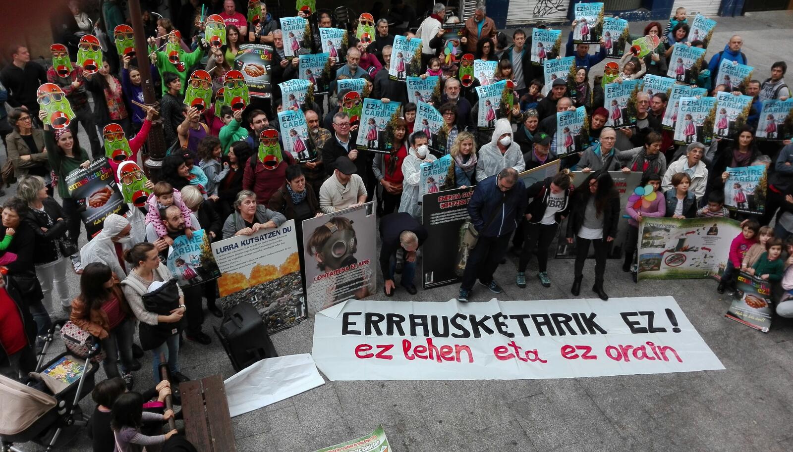 Lasarte-Orian agerraldia egin dute manifestaziora deitzeko.