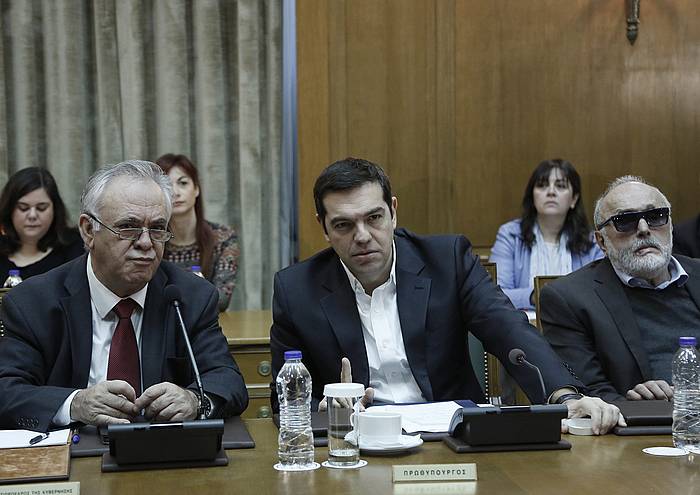 Dragasakis Greziako lehen ministrordea, Tripras lehen ministroa eta Kouroublis Barne ministroa, Parlamentuko agerraldi batean. JANNIS KOLESIDIS, EFE