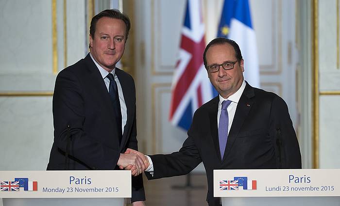 Hollande eta Cameron, gaur Eliseoan. IAN LANGSDON / EFE