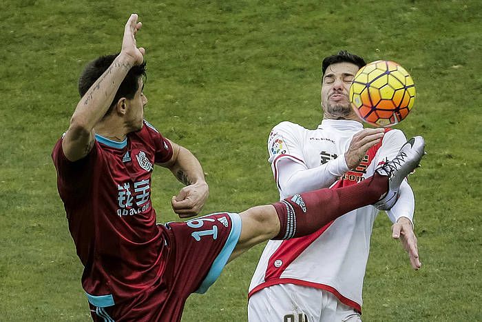 Javi Guerra eta Yuri lehian. EMILIO NARANJO / EFE