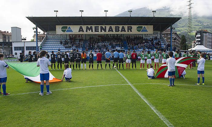 Azpeitiko Garmendipe futbol zelaian jokatu zuten partida 2014an emakumeen Euskal Herriko selekzioak eta Irlandakoak. RAUL BOGAJO, ARP