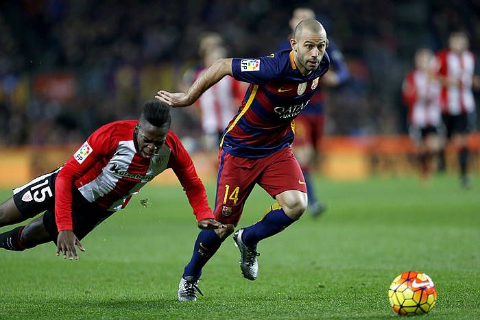 Mascherano, Williams atzean uzten. ALEJANDRO GARCíA / EFE