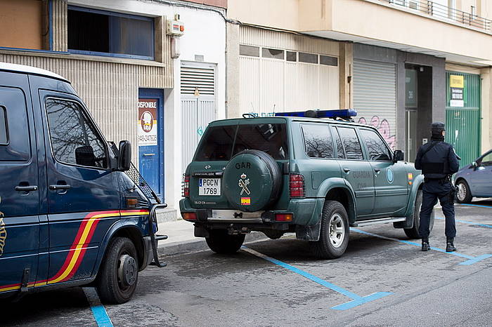 Polizia eta Guardia Zibila Indar Gorriren egoitzan. IñIGO URIZ, ARGAZKI PRESS