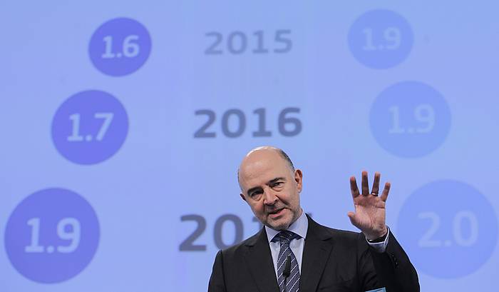 Pierre Moscovici EBko Ekonomia eta Finantza Gaietarako komisarioak aurkeztu ditu gaur neguko aurreikuspen makroekonomikoak, Bruselan. OLIVIER HOSLET / EFE