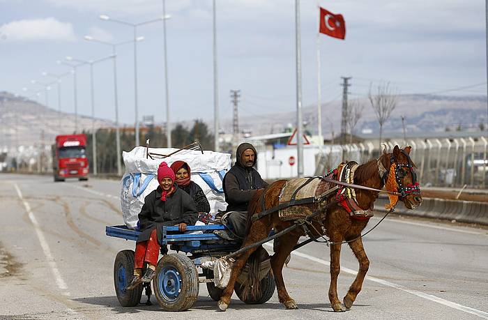 Errefuxiatuak Turkia eta Siria arteko mugan, Kilisen. SEDAT SNA / EFE