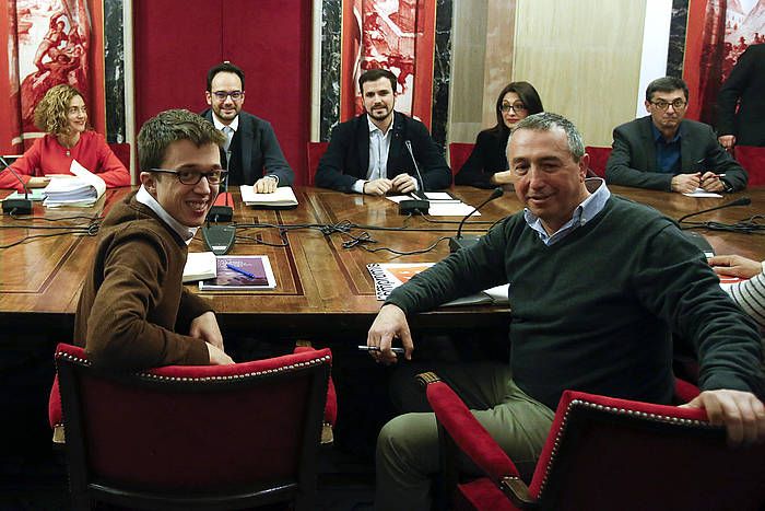 Posemoseko Errejon, Compromiseko Baldovi, PSOEko Antonio Hernandez eta IUko Garzon, gaurko bileran. KIKO HUESCA